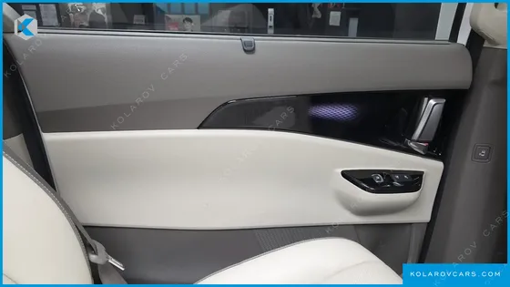 KIA CARNIVAL GASOLINE 7-SEATER SIGNATURE