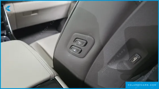 KIA CARNIVAL GASOLINE 7-SEATER SIGNATURE