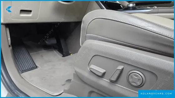 KIA CARNIVAL GASOLINE 7-SEATER SIGNATURE