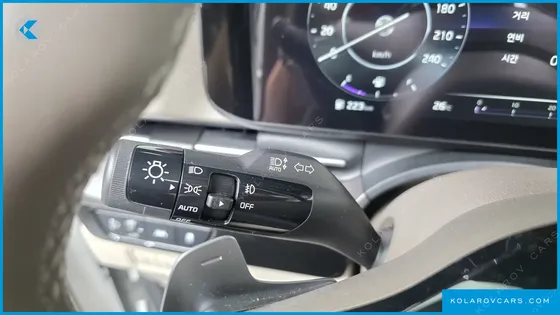 KIA CARNIVAL GASOLINE 7-SEATER SIGNATURE