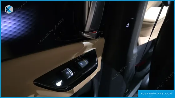 KIA CARNIVAL 9-SEATER SIGNATURE