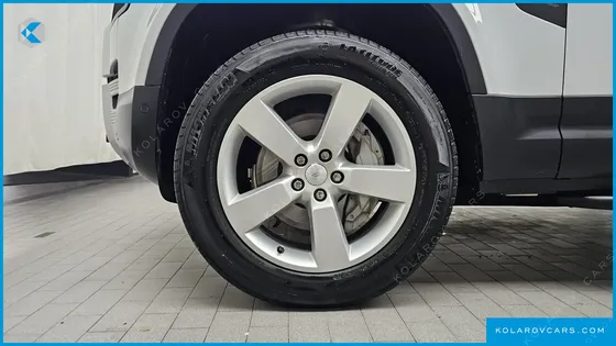 LAND ROVER DEFENDER 110 D300 HSE