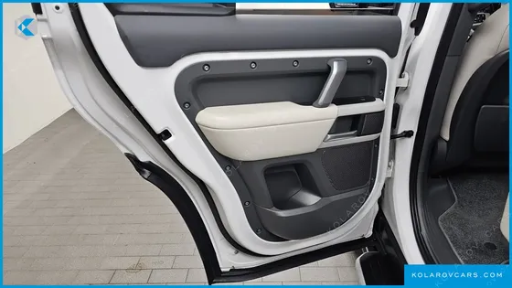 LAND ROVER DEFENDER 110 D300 HSE