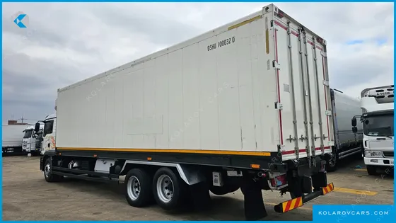 MAN TRUCK CARGO TRUCK 4X2