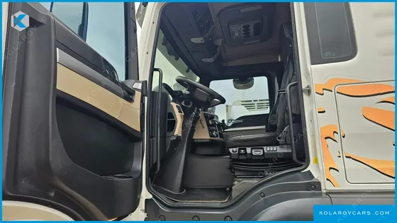 MAN TRUCK CARGO TRUCK 4X2