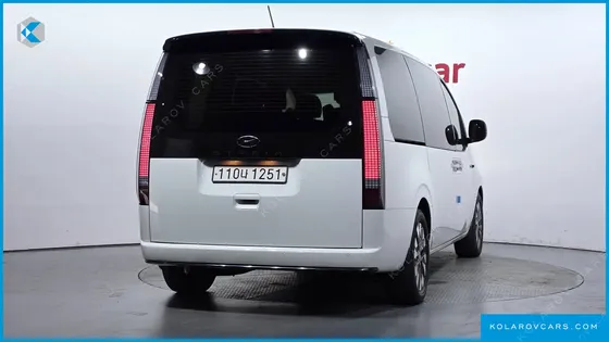 HYUNDAI STARIA L3.5 LOUNGE 9-SEATER