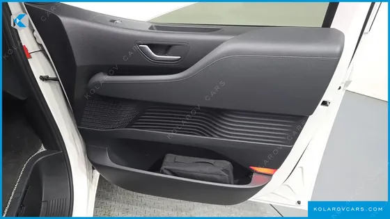 HYUNDAI STARIA L3.5 LOUNGE 9-SEATER