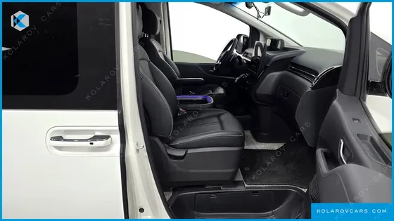 HYUNDAI STARIA L3.5 LOUNGE 9-SEATER