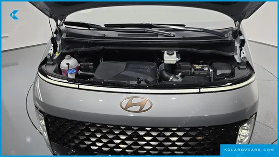 HYUNDAI STARIA 4WD LOUNGE 9-SEATER
