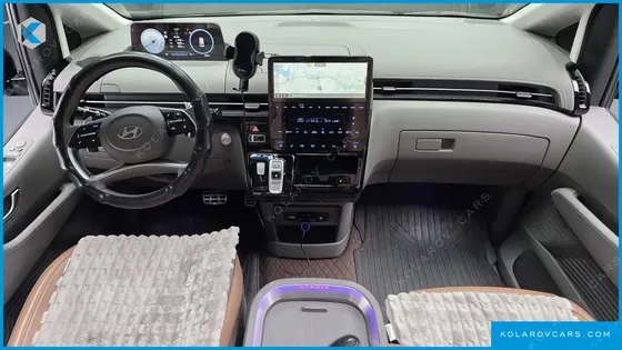 HYUNDAI STARIA 4WD LOUNGE 9-SEATER