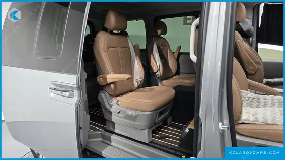 HYUNDAI STARIA 4WD LOUNGE 9-SEATER