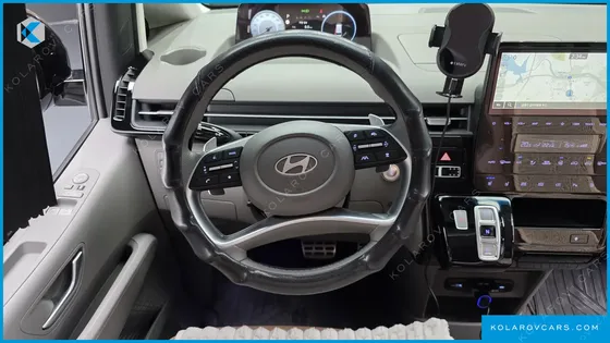 HYUNDAI STARIA 4WD LOUNGE 9-SEATER