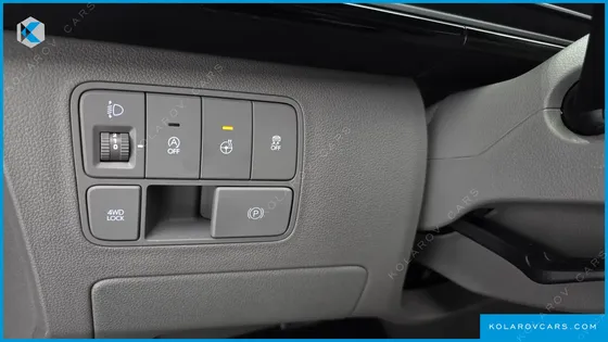 HYUNDAI STARIA 4WD LOUNGE 9-SEATER
