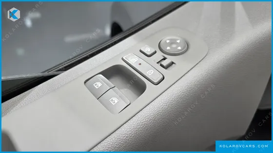 HYUNDAI STARIA 4WD LOUNGE 9-SEATER