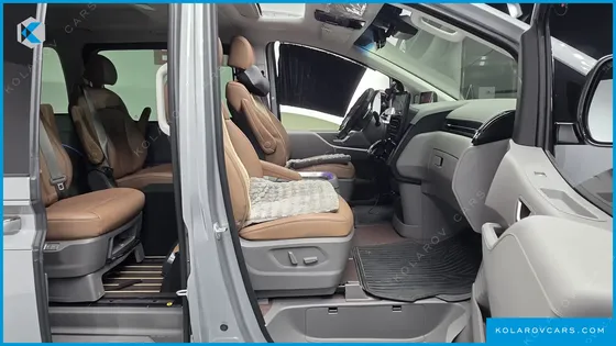 HYUNDAI STARIA 4WD LOUNGE 9-SEATER