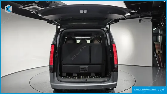 HYUNDAI STARIA 4WD LOUNGE 9-SEATER