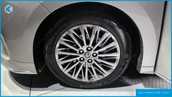 LEXUS LM 500H ROYAL