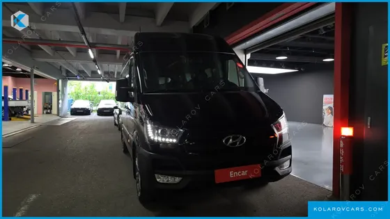 HYUNDAI SOLATI 15-SEATER