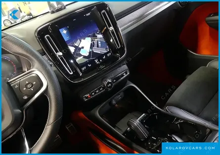 VOLVO XC40 B4 R-DESIGN