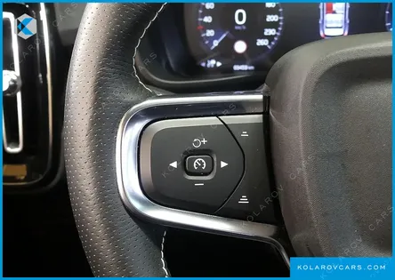 VOLVO XC40 B4 R-DESIGN
