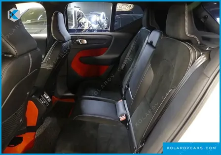 VOLVO XC40 B4 R-DESIGN