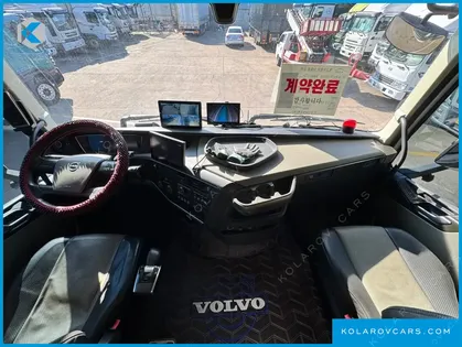 VOLVO CARGO TRUCK 8X4