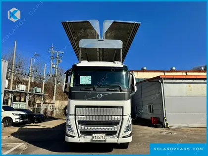 VOLVO CARGO TRUCK 8X4