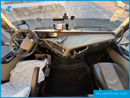 VOLVO CARGO TRUCK 10X4