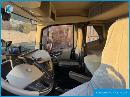 VOLVO CARGO TRUCK 10X4