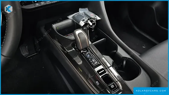 TOYOTA CROWN 2.4 4WD DUAL BOOST HYBRID