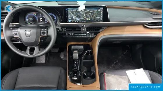 TOYOTA CROWN 2.5 4WD HYBRID