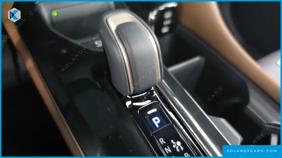 TOYOTA CROWN 2.5 4WD HYBRID