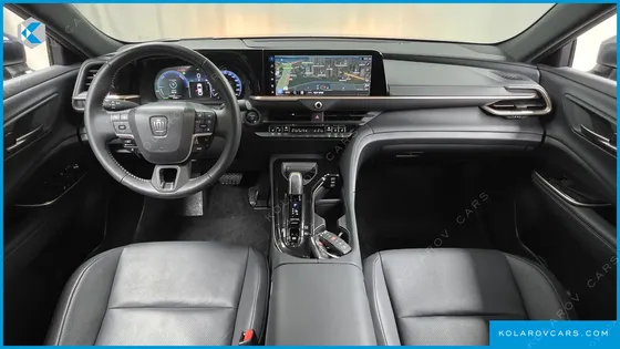 TOYOTA CROWN 2.5 4WD HYBRID