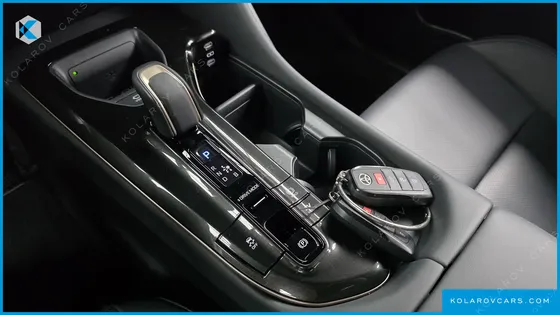 TOYOTA CROWN 2.5 4WD HYBRID