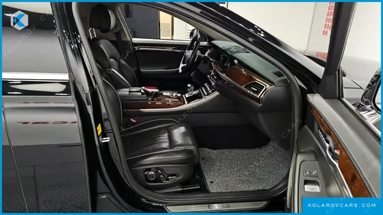 GENESIS EQ900 5.0 GDI AWD LIMOUSINE