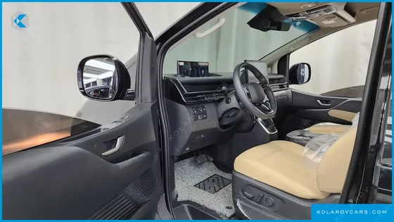 HYUNDAI STARIA L3.5 CARGO 5-SEATER