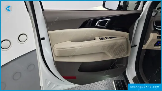 KIA CARNIVAL 9-SEATER HI LIMOUSINE (SPECIAL VEHICLE)
