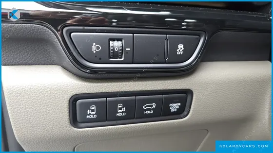 KIA CARNIVAL HEV 9 SEATER X LINE