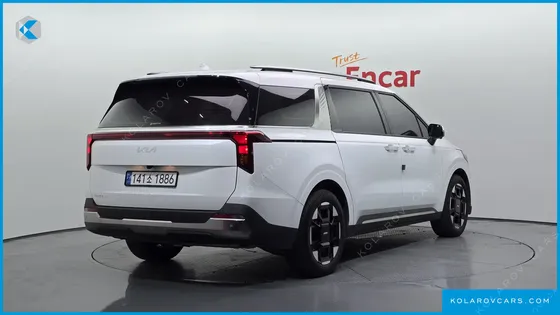 KIA CARNIVAL 7-SEATER OUTDOOR