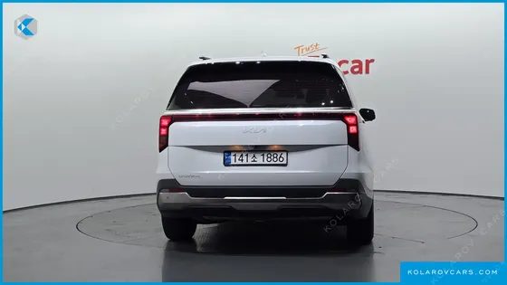 KIA CARNIVAL 7-SEATER OUTDOOR
