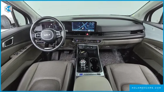 KIA CARNIVAL 7-SEATER OUTDOOR