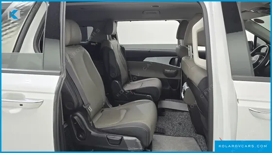KIA CARNIVAL 7-SEATER OUTDOOR