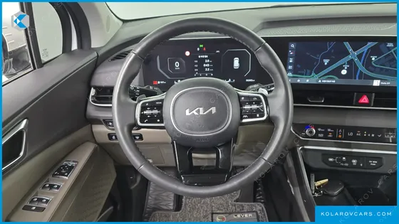 KIA CARNIVAL 7-SEATER OUTDOOR