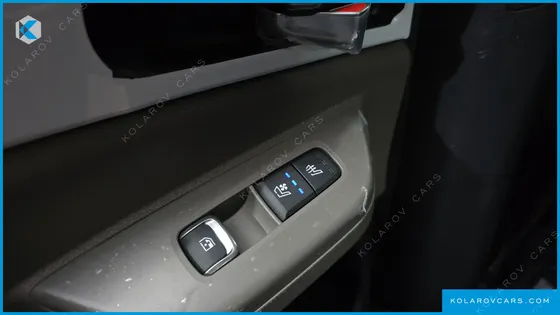 KIA CARNIVAL 7-SEATER OUTDOOR
