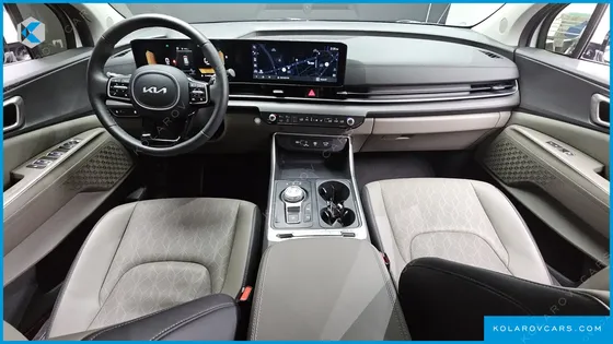 KIA CARNIVAL 9-SEATER PRESTIGE