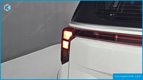 KIA CARNIVAL 9-SEATER PRESTIGE