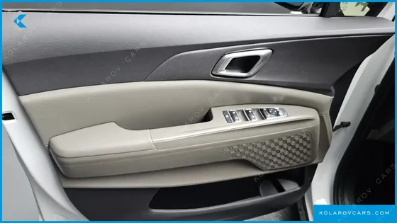KIA CARNIVAL 9-SEATER PRESTIGE