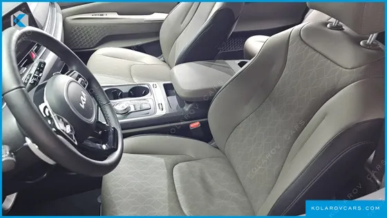 KIA CARNIVAL 9-SEATER PRESTIGE