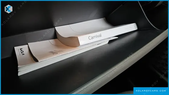 KIA CARNIVAL 9-SEATER PRESTIGE