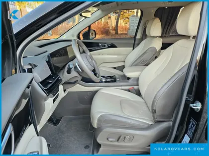 KIA CARNIVAL GASOLINE 9-SEATER HI LIMOUSINE